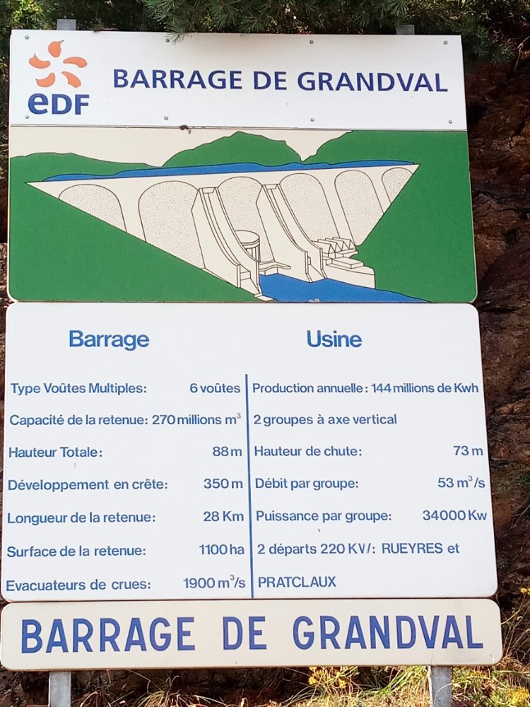 Aire camping-car � Saint-Just (15320) - Photo 4